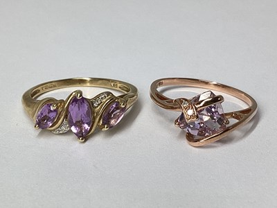 Lot 18 - A 9ct Gold Asymmetric Three Stone Ring, the...