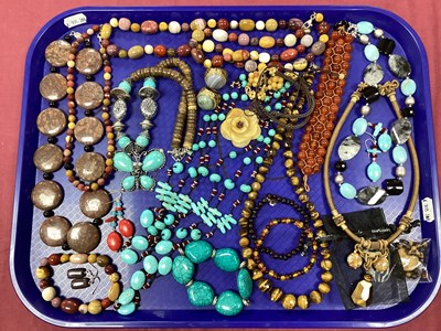 Lot 160 - A Collection of Polished Hardstone Jewellery,...