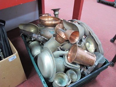 Lot 1098 - Copper tankards, brass gravy boats other...