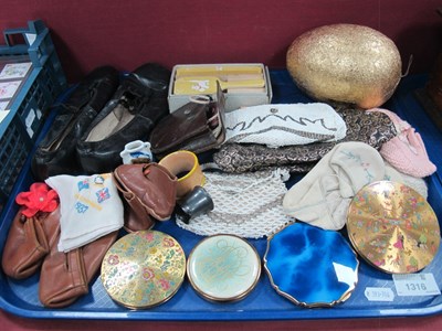 Lot 1316 - Powder Compacts, including Stratton (x 4)....