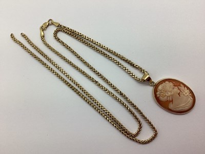 Lot 110 - A 9ct Gold Oval Shell Carved Cameo Pendant,...