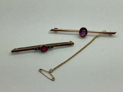 Lot 131 - A Vintage Single Stone Bar Brooch, oval collet...