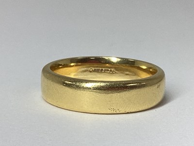 Lot 43 - An 18ct Gold Plain Wedding Band (finger size...