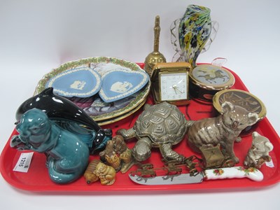 Lot 1215 - Collectables, including Poole and Beswick...