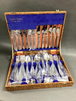 Lot 193 - SIPELIA CUTLERY (Sheffield); Six Setting...