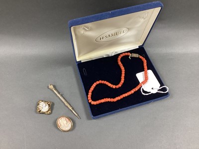 Lot 100 - A XIX Century Coral Bead Necklace, to snap...