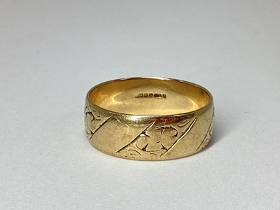Lot 47 - A 9ct Gold Patterned Wedding Band, (finger...