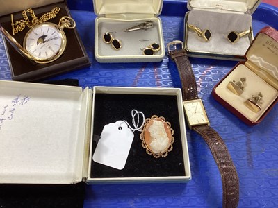 Lot 154 - An Oval Shell Carved Cameo Brooch, depicting...