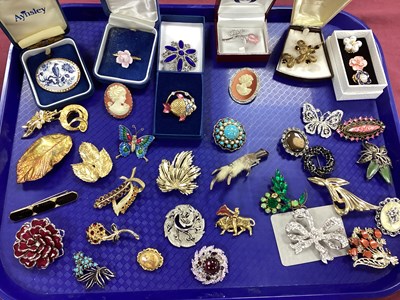 Lot 181 - A Collection of Assorted Brooches, including...