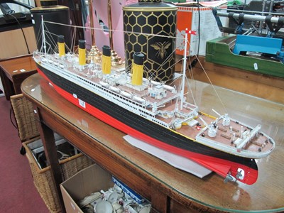 Lot 1190 - A detailed model of the ocean liner RMS...