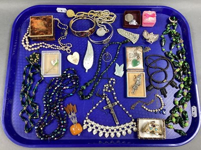 Lot 179 - A Collection of Vintage and Later Costume...