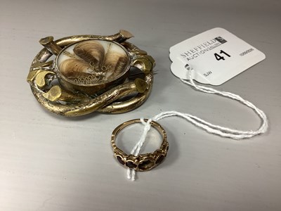 Lot 41 - A 9ct Gold Stone Set Ring, (lacking stones),...