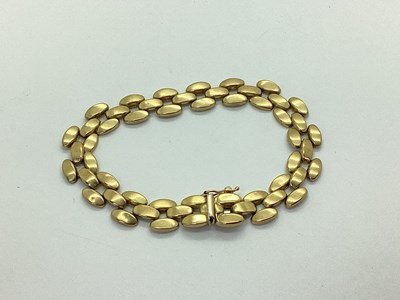 Lot 52 - A Modern 9ct Gold Bracelet, of openwork oval...