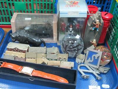 Lot 1093 - Collectables, including vintage Austin “Flying...
