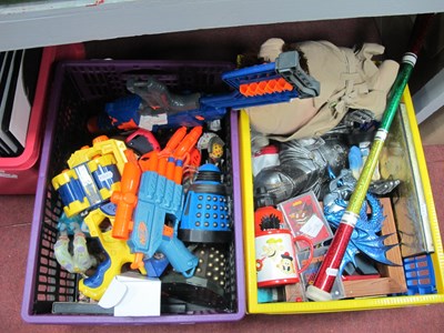 Lot 1081 - Toys and pop culture memorabilia, including...