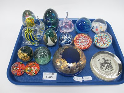 Lot 1265 - Art glass paperweights, including millefiori,...