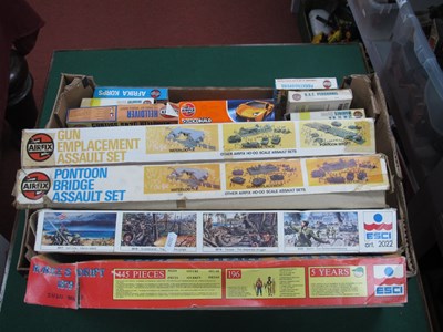 Lot 355 - A Quantity of Plastic Model Kits/Sets, Model...