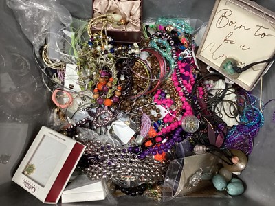 Lot 76 - A Mixed Lot of Assorted Costume Jewellery,...